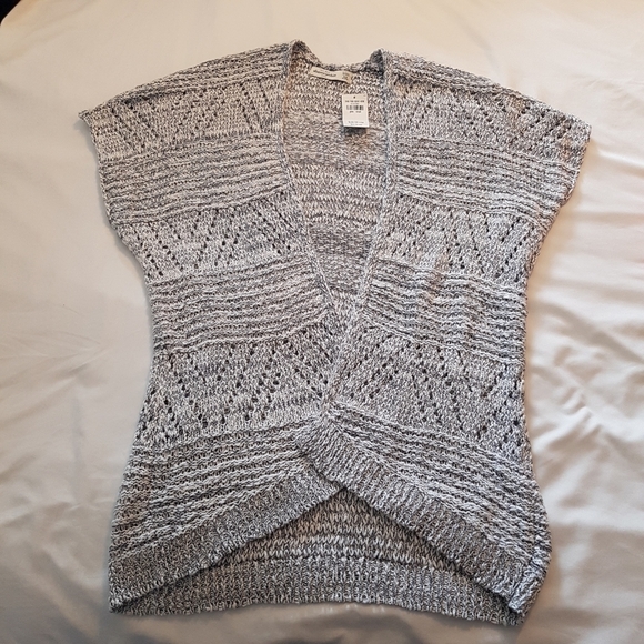 Abercrombie girls size 10 or small knit sleeveless sweater gray shades - Picture 1 of 4